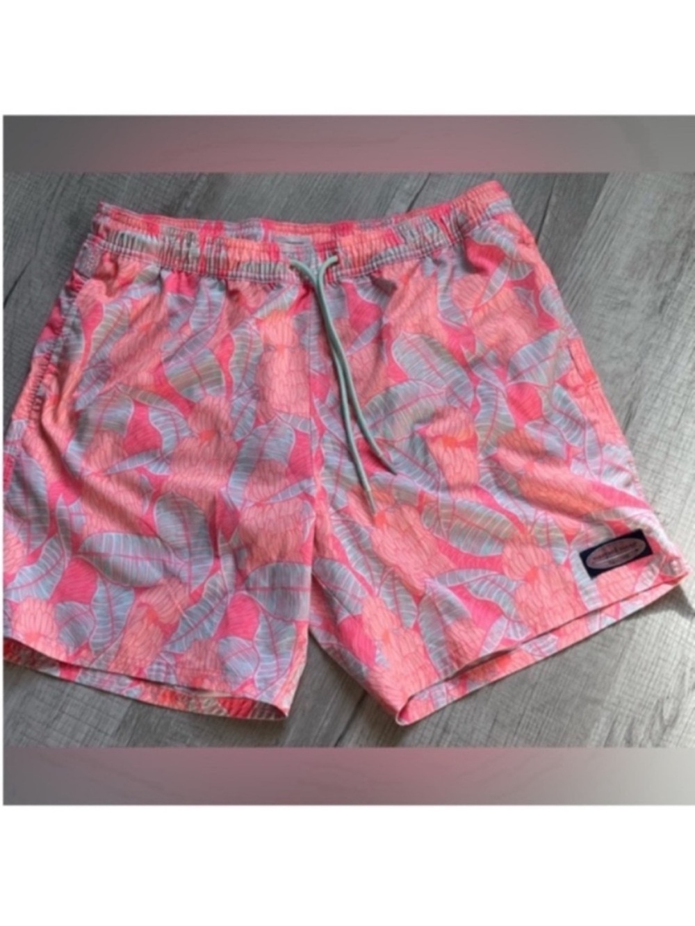 Vineyard Vines swim trunks good shape